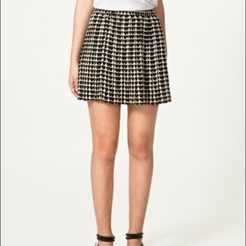 ZARA. Cream & black pleated skirt.